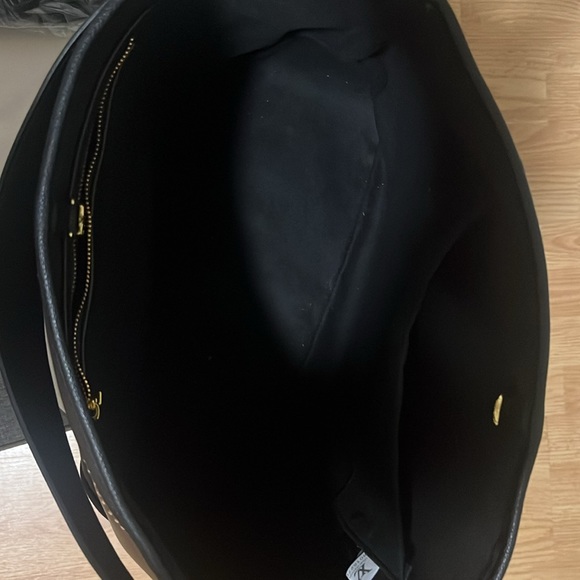 Beautiful bag!! Gold details! - Picture 5 of 5